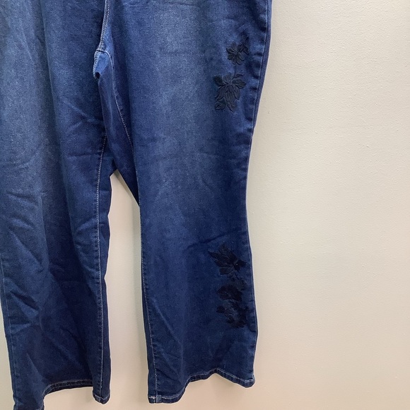 Nanette Lepore Size 20W Dark Blue Flare Women's Jeans W/Floral Embroidery. New - Picture 4 of 8